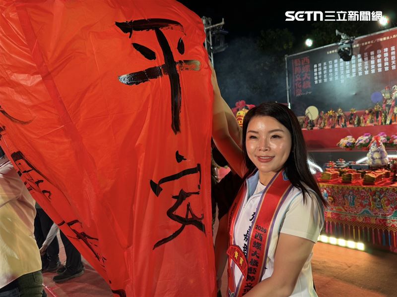 「西螺大橋藝陣文化祭」連續兩天在西螺大橋下高灘地熱鬧登場,雲林縣長候選人、立委張嘉郡表示,西螺擁有深厚的歷史底蘊與地方特色,未來應進一步串聯文化、觀光與產業,轉化為地方發展的動力。(圖/翻攝畫面)