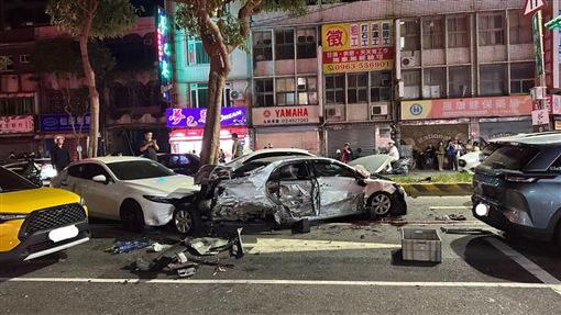中壢恐怖車禍！37歲男連撞8車還動手襲警