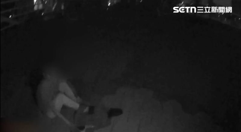 高流驚傳落水!女失足好友急跳水救援,警到場意外揪出「他」藏大麻。(圖/翻攝畫面)