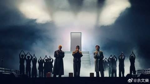 唱到一半爆哭　余文樂凌晨發文向隊友道歉