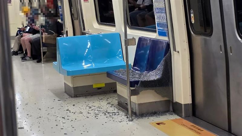 北捷手推車撞碎屏風玻璃！網嚇：不敢靠了