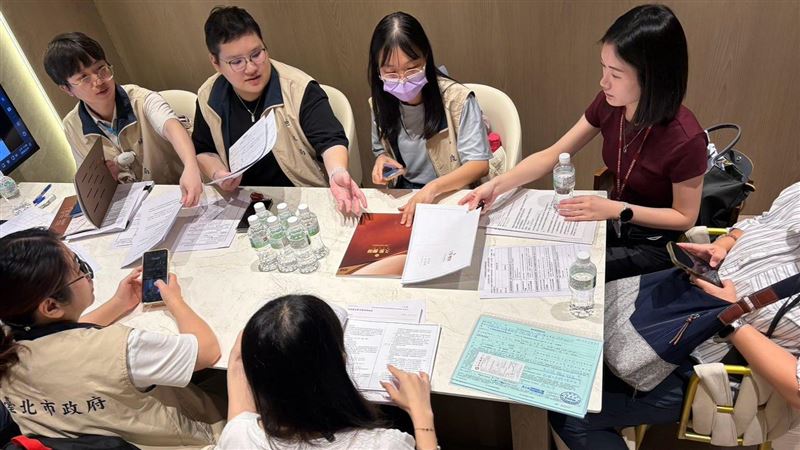 台北市今年928預售屋大稽查共抽查9建案，查出3案有缺失，涉及停車位尺寸規格未載明、契約審閱期未滿5日，以及廣告未註明經紀業名稱。（圖／台北市地政局提供）