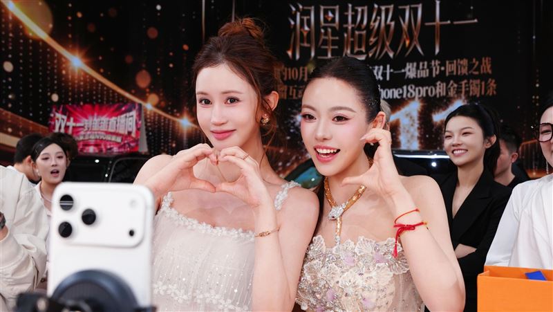 韓女星挺孕肚赴中　直播帶貨2hr吸金200億