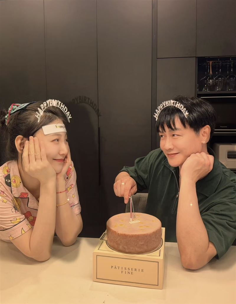 沈世朋跟李新結婚15年感情很好。(圖/翻攝自臉書)