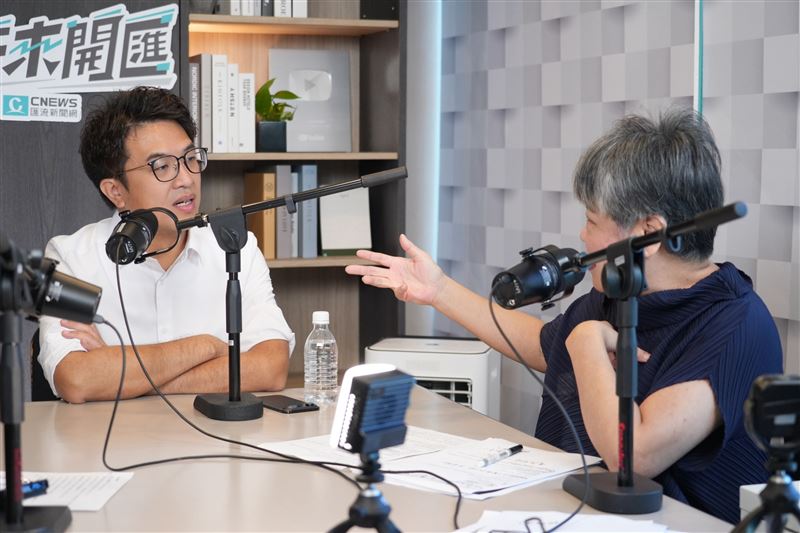 民進黨台北市長參選人沈伯洋接受主持人黃光芹《CNEWS匯流新聞網》政論節目《中午來開匯》專訪。(《CNEWS匯流新聞網》政論節目《中午來開匯》提供)