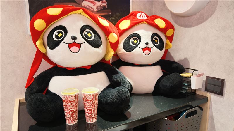 小撈撈＆開心果奶蓋。（圖／品牌業者提供）