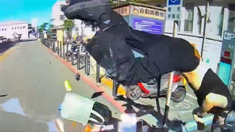 基隆女騎士突逆向！衝撞廂型車噴飛傷重亡