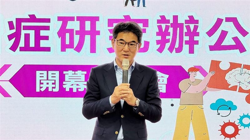 國家高齡研究中心失智症研究辦公室揭牌啟用,立法委員劉建國出席表示,失智症不只是醫療問題,更是家庭與社會共同面對的挑戰;隨著長照邁向3.0,失智症的預防、研究、醫療與照護也必須同步升級,讓研究成果真正進入社區、幫助失智者與照顧家庭