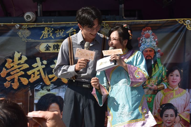 崇武英雄傳粉絲見面會。主要演員李威鴻和主持人妞妞。（圖／主辦單位提供）