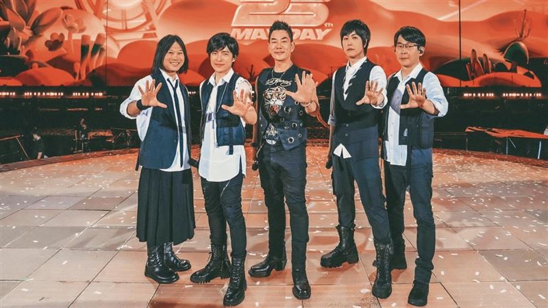 石頭退團早有預兆？阿信1句話逼哭五迷