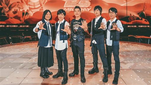 石頭退團早有預兆？阿信1句話逼哭五迷