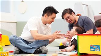 蔣進幼童遊戲區不脫鞋遭轟！網揭鞋內玄機