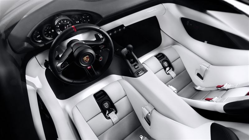Mission S捨棄固定式中央大型螢幕與副駕螢幕。（圖／Porsche提供）