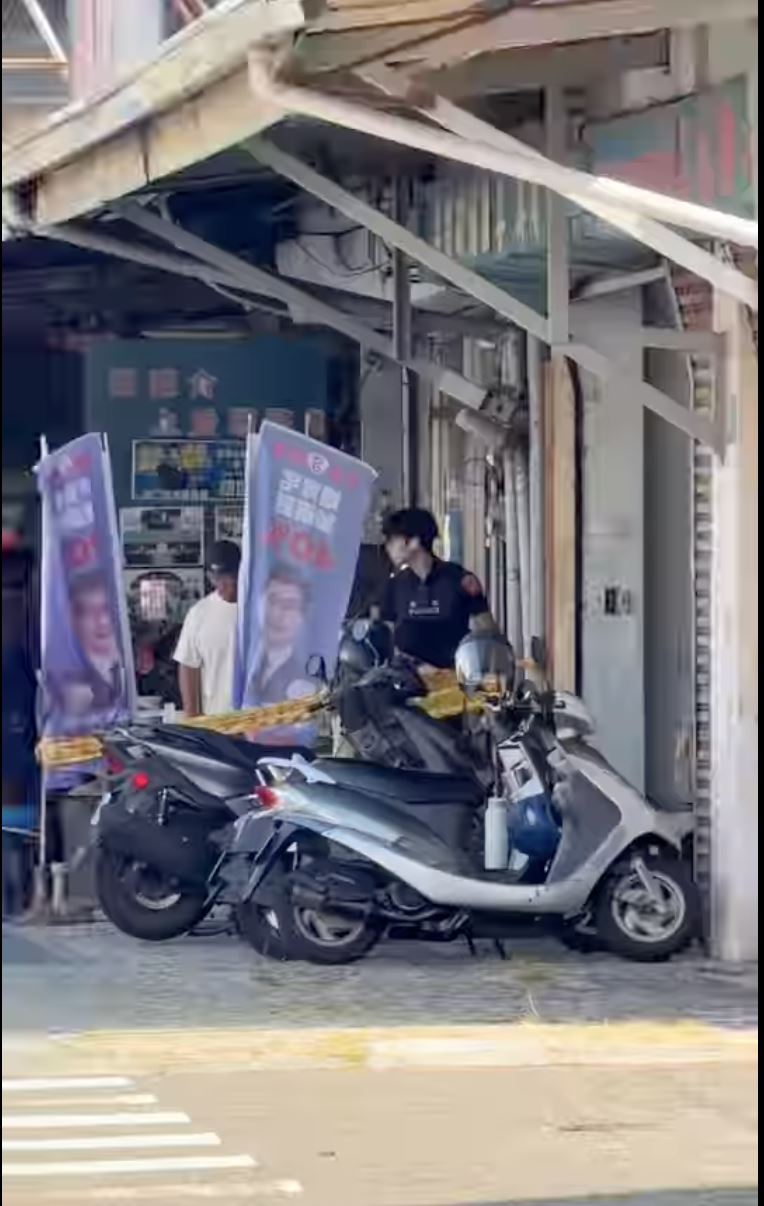 謝龍介議員服務處「拉封鎖線」,在網路上掀起熱議。(圖/翻攝自Threads @ rick50610)