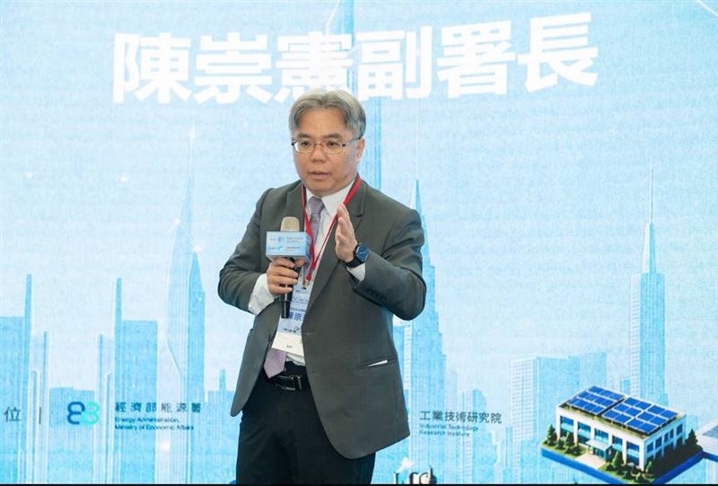 能源署陳崇憲副署長指出，半導體與 AI 資料中心持續發展，能源供給已是臺灣產業的關鍵課題，並鼓勵學生關注太陽光電、儲能、離岸風電等就業方向。（圖／經濟部能源署提供）