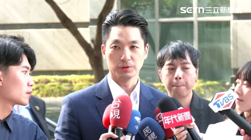 被問到北市六選區民調支持度皆輸給對手沈伯洋，蔣萬安回應表示「我們也希望大家一定要把握最後的40天，『當萬安的分身』呼籲所有支持者出來投票。」（圖／翻攝畫面）