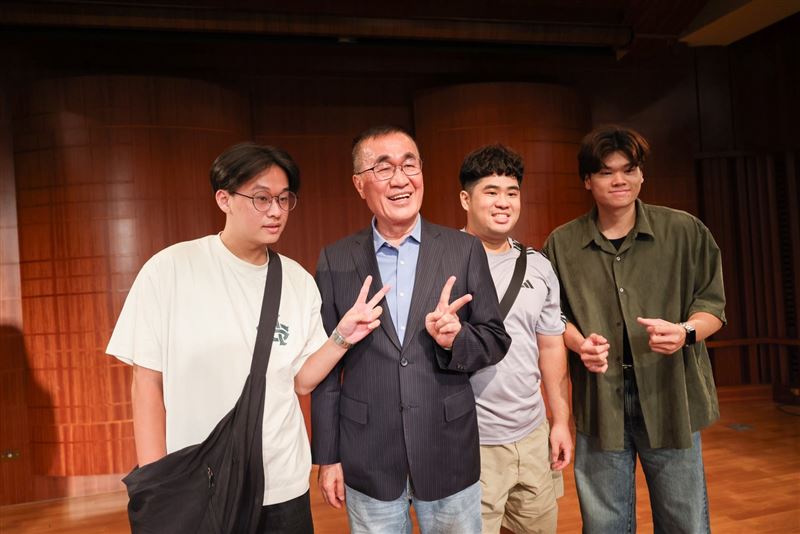 李四川出席淡大青年論壇，擘劃淡海科學城