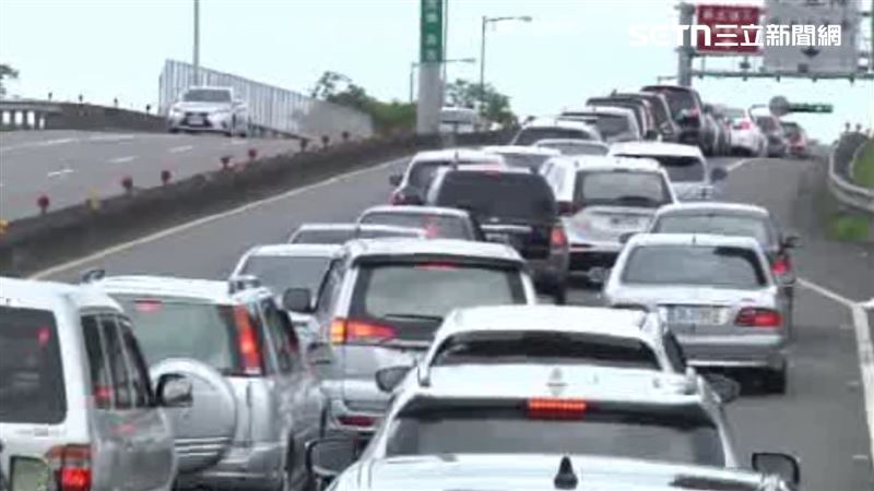 利用國道的「爬坡道」超車,可處3000元以上6000元以下罰鍰。(圖/資料照)