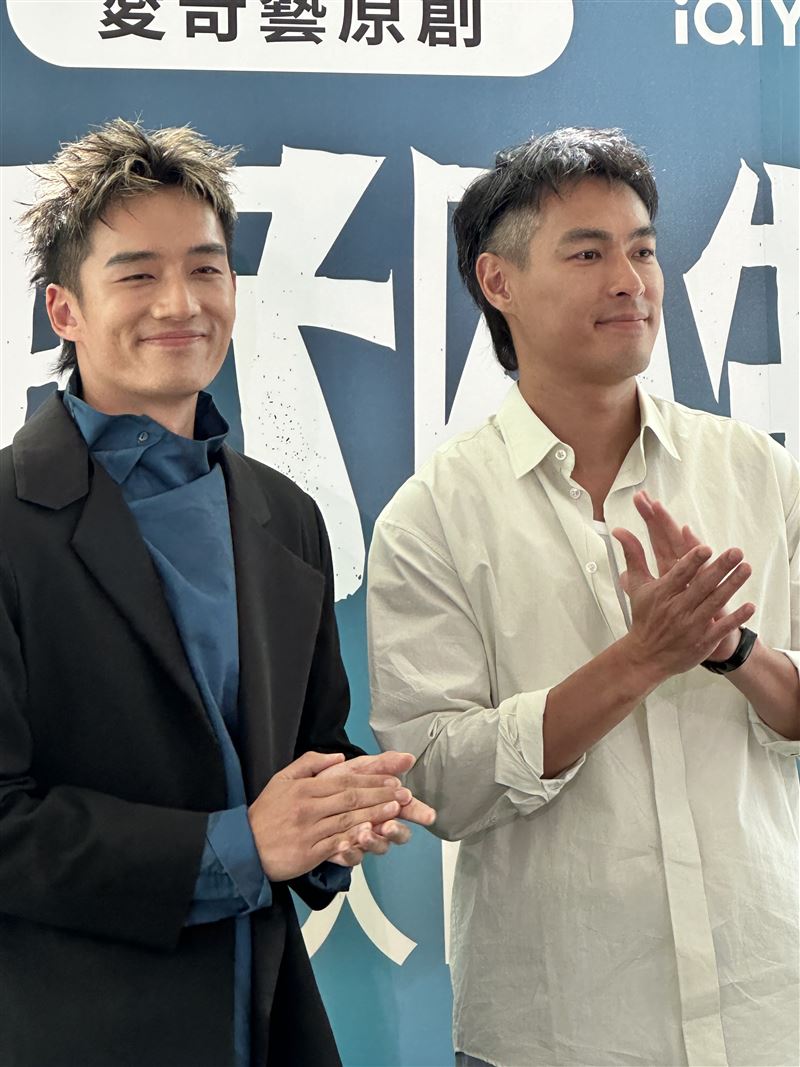 陳澤耀（左）、楊祐寧（右）憑藉《監所男子囚生記》分別入圍第61屆金鐘獎男主角、男配角。（圖／記者陳柏良攝影）