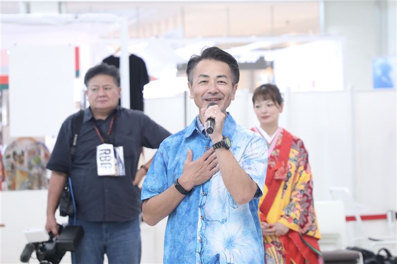 全台首創!盧市長3萬英呎高空證婚 66對新人共乘「幸福班機」直飛沖繩浪漫啟航。(圖/臺中市政府提供)
