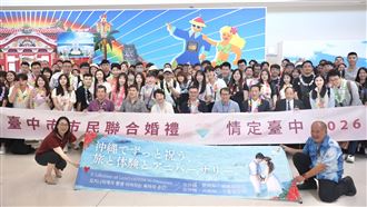 全台首創！盧市長3萬英呎高空證婚