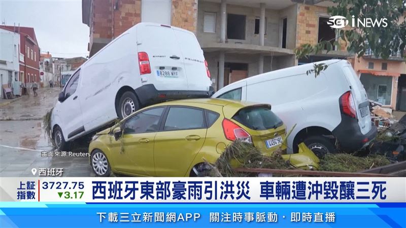 西班牙東部遭強風暴襲擊,破紀錄暴雨釀洪災,逾兩千人撤離。(圖/路透社)