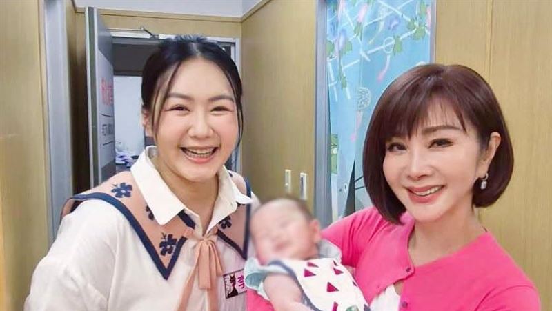 70歲陳美鳳抱小藍莓溢母愛　曝來不及生了