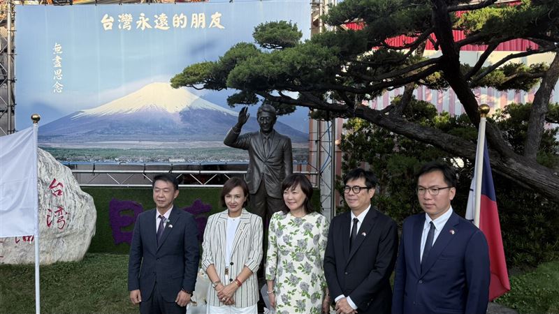安倍夫人五度訪紅毛港保安堂