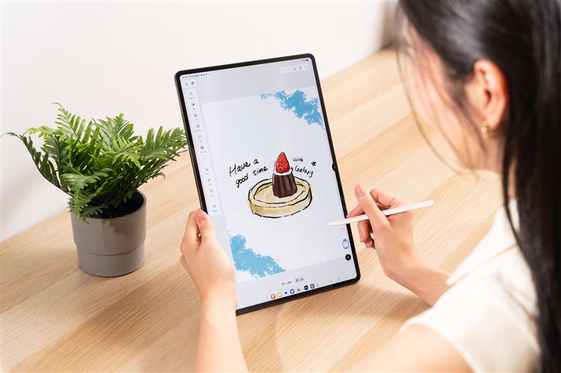 Tab S12系列,活動期間購機即贈多角度書本式保護套與專業軟體免費體驗方案。(圖/台灣三星提供)