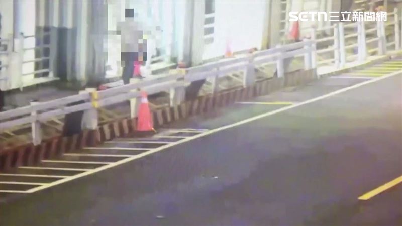 北市黃男攀爬水管潛入林女婚房竊取200萬元珠寶。(圖/翻攝畫面)