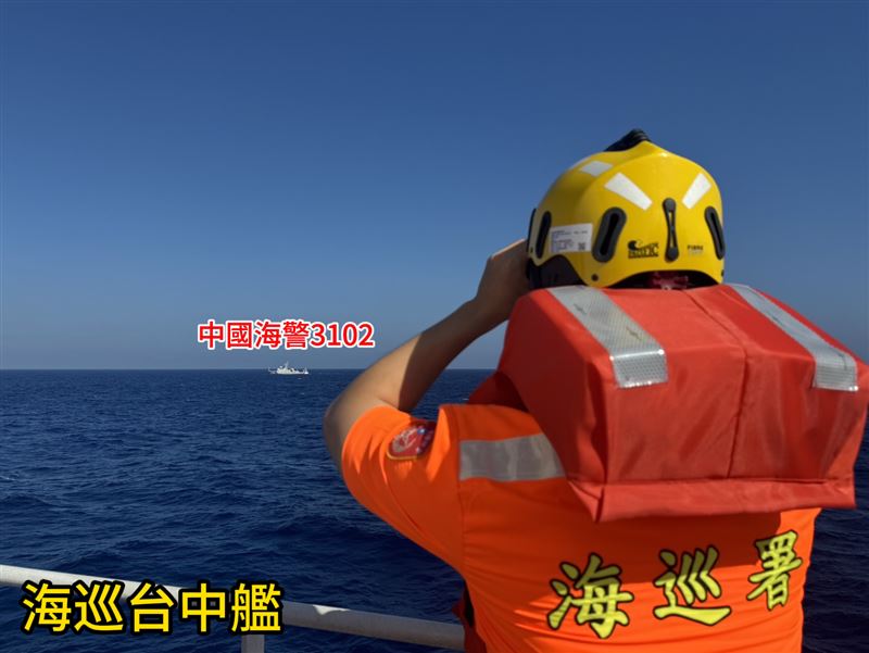 台中艦以廣播駁斥挑釁,並驅離中國海警船。(圖/海巡署提供)