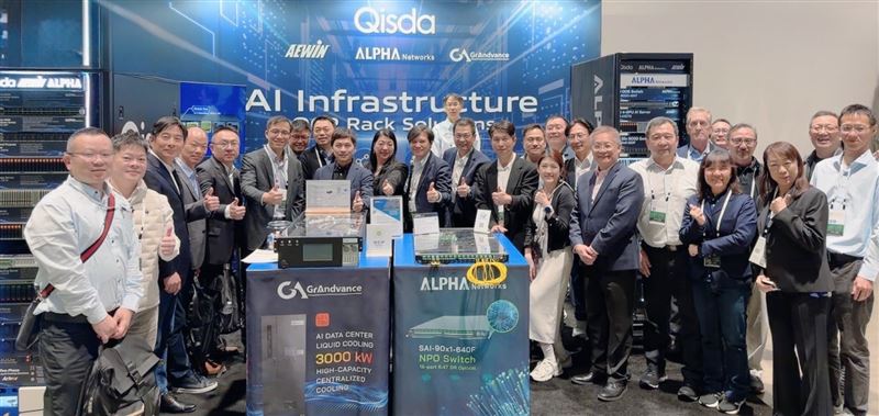 佳世達集團整合旗下明泰與其陽等成員,於OCP展秀出涵蓋1.6T高速網路與先進液冷的AI整櫃級解決方案,搶攻資料中心龐大商機。(圖/佳世達提供)