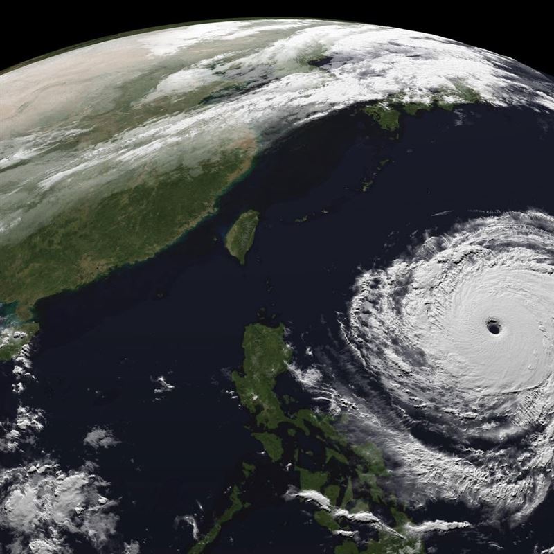強烈颱風薔琵暴風圈可能在23日週五中午後碰到宜蘭、花蓮陸地。(圖/用事實說颱風臉書)