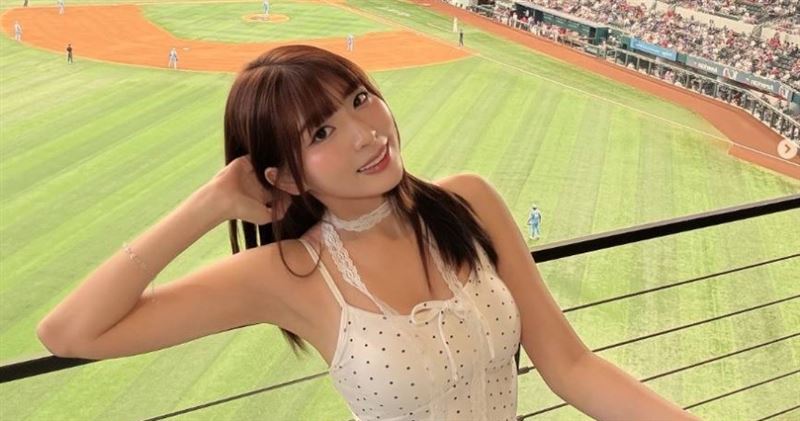 因亮麗外型撞臉韓國女團Red Velvet成員瑟琪,林沂玟加入啦啦隊後便順理成章以「瑟七」作為暱稱。(圖/翻攝自瑟七IG)