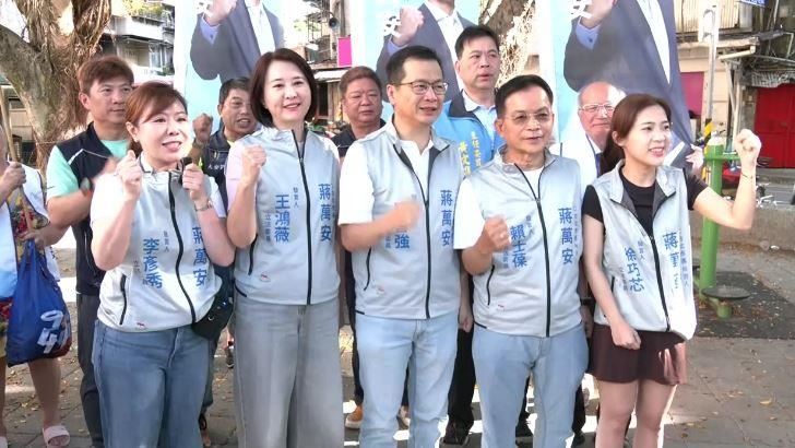 藍掃街挺蔣萬安　他：種樹抓老鼠才有意義
