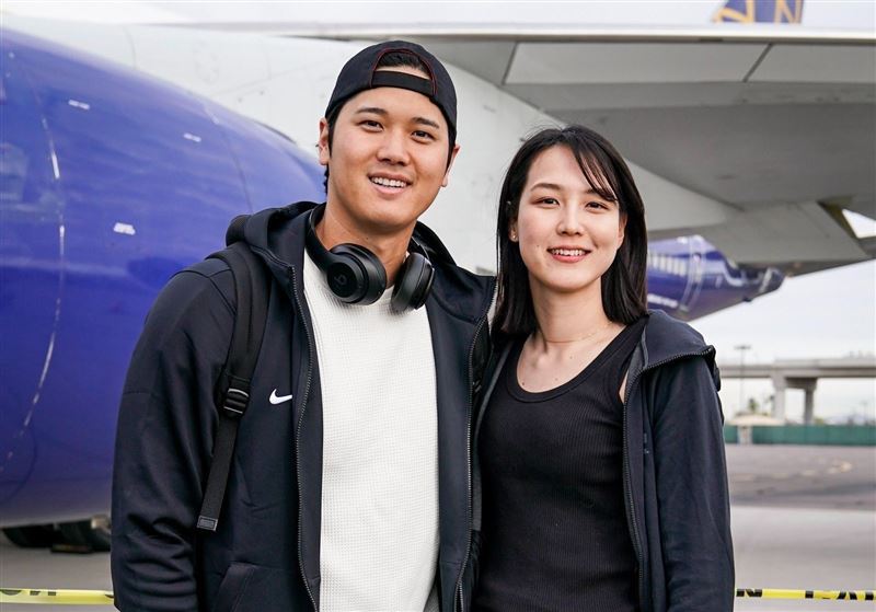 大谷翔平妻子田中真美子曾是日本女子籃球員，身高180公分，外型清秀、氣質出眾。（圖／翻攝自大谷翔平IG）