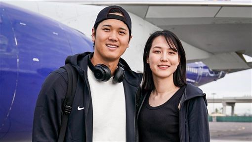 大谷翔平成模範夫妻！他擁啦啦隊寵妻無限