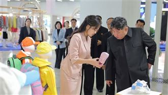 傳金正恩腦溢血死訊？北韓官媒秀照破謠言