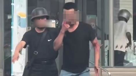 毒駕撞車慘摔滿臉血　男手握喪屍菸彈狂抖