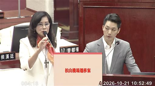 蔣萬安一開始又沒正面回應秦慧珠的問題，讓秦慧珠怒喊，「不要扯那麼多！」（圖／翻攝畫面）