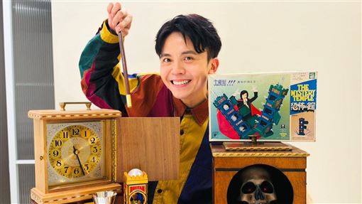 黃豪平收藏灑百萬元！古董魔術道具逾50件