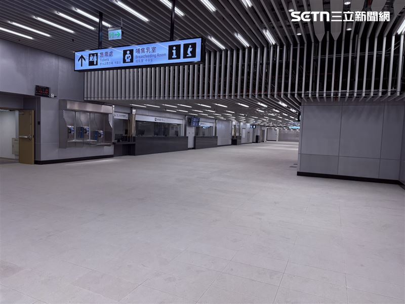 鐵道局表示,經查是消防灑水頭的感測元件破裂,導致消防設備異常灑水,並非整條消防管線爆裂。(圖/記者李育道攝影)