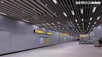 車站彈琴遭亂入唱中國國歌！高中生神反擊
