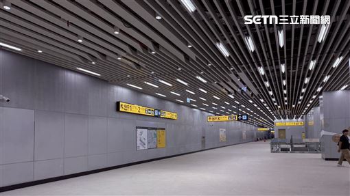 車站彈琴遭亂入唱中國國歌！高中生神反擊