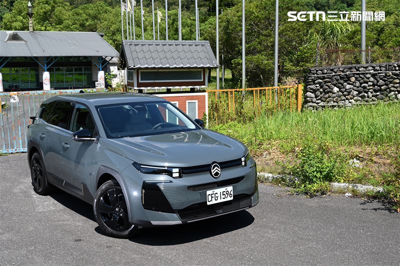 Citroen C5 Aircross MAX休旅車。(圖/記者鍾釗榛攝)