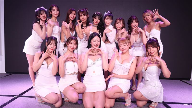 年底最後感謝祭！美谷朱音領軍15女神逗陣