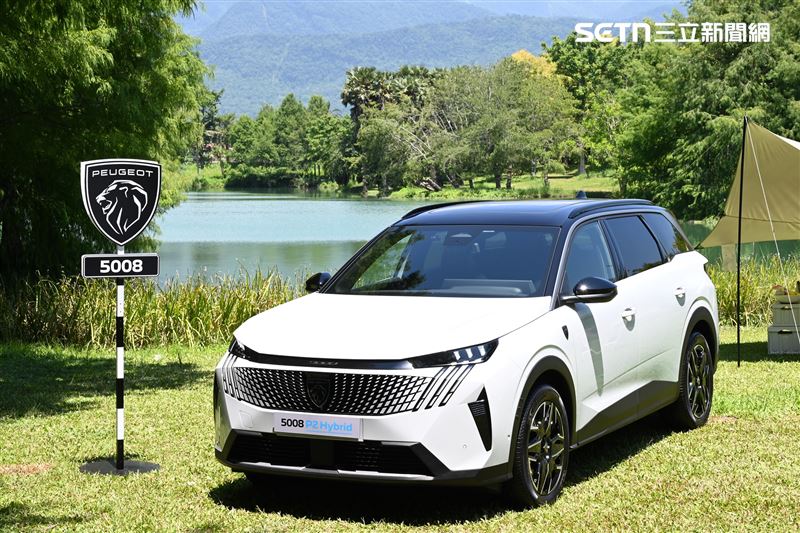 Peugeot 5008 Hybrid 1.2休旅車。(圖/記者鍾釗榛攝)