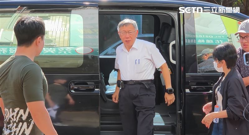 柯文哲前往花蓮輔選。(圖/翻攝畫面)