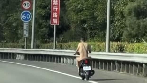 國道疑現裸體機車騎士　警追查身分