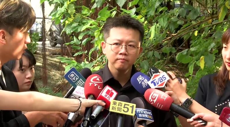 黃逸豪遭中共買兇攻擊　綠譴責：極度殘暴